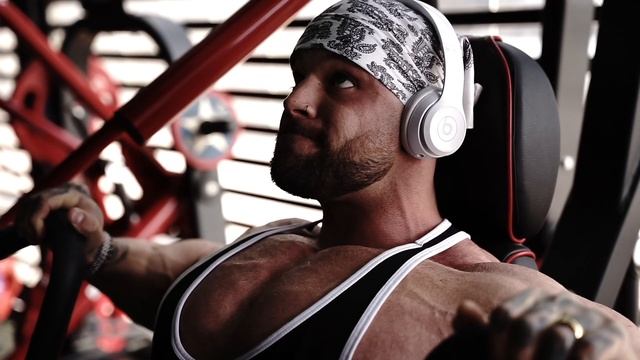 MISSION #DUBAI - Binous1 The Bodybuilding Gym (CRAZY MASCHINES - Chest Workout)