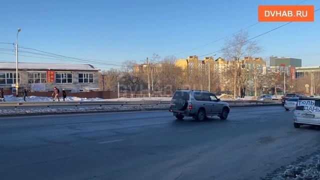 Установленные мэрией знаки не спугнули цветочников с обочин