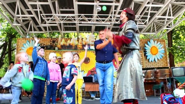 Жонглирование сюжетное (1 из 5 элементов Театрально-циркового представления).