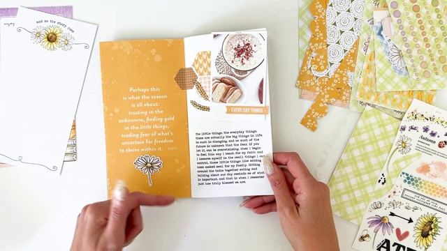 September 2022 "Daisy Fields" Traveler's Notebook Memory Keeping Layout Tutorial