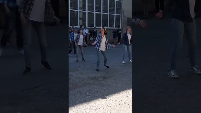 Флешмоб-девчонки зажгли, школа, Mick Jagger