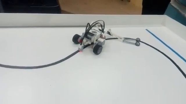 Сын снимал видео на робототехнике