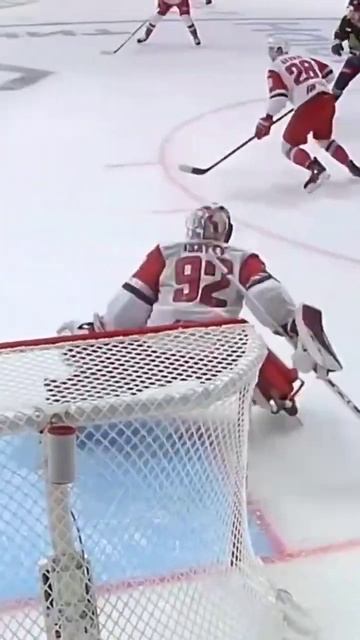 крутой сейв вратаря Локомотива #sports #hockey #khl #nhl #shorts