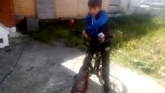 Топ 3 базовых трюков на BMX для начинающих