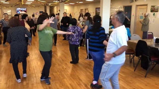 Play game Zumba (rainbow center)