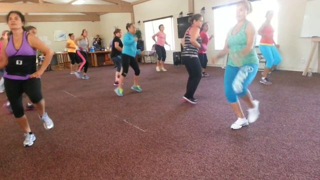 Zumba metela sacala con LAURA ROMAN