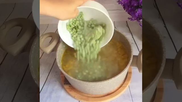🍲 Зелёный суп с курицей и соусом песто