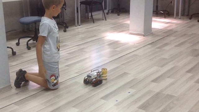 Робототехника. Робот хватает банку 29.07.2018
