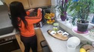 SUPER ZELENI SMOOTHIE ( baby spanać, avokado, banana, chia semenke)