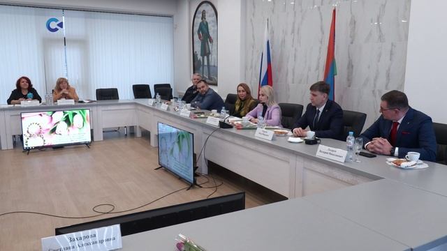 В администрации Петрозаводска жен и матерей участников СВО поздравили с наступающим праздником
