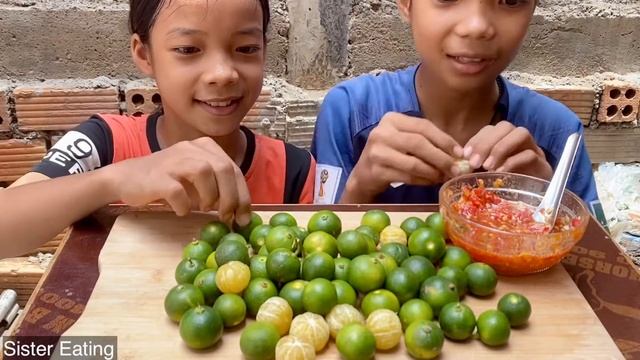 Eating Calamansi Lime 🍋🟩 with Chili Salt, super sour