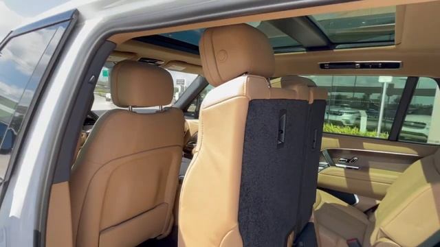 2023 Range Rover LWB 7-Passenger with 881 miles