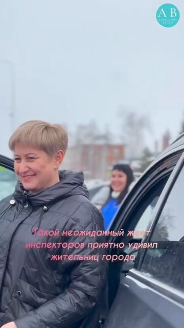 Цветочный патруль в Агрызе: жительниц города поздравили с наступающим Международным женским днем