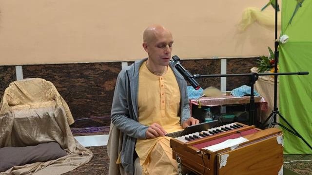Переводы слова Кешава