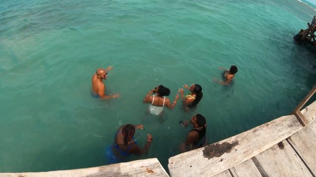 Floyd's Pelican Bar Jamaica: Travel Vlog 2020 | Treasure Beach
