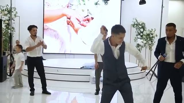 Өнеріне Сабыржан ШОК болды. Тамада 8778 55 66 5 77 the guy perfectly danced Michael Jackson's danc