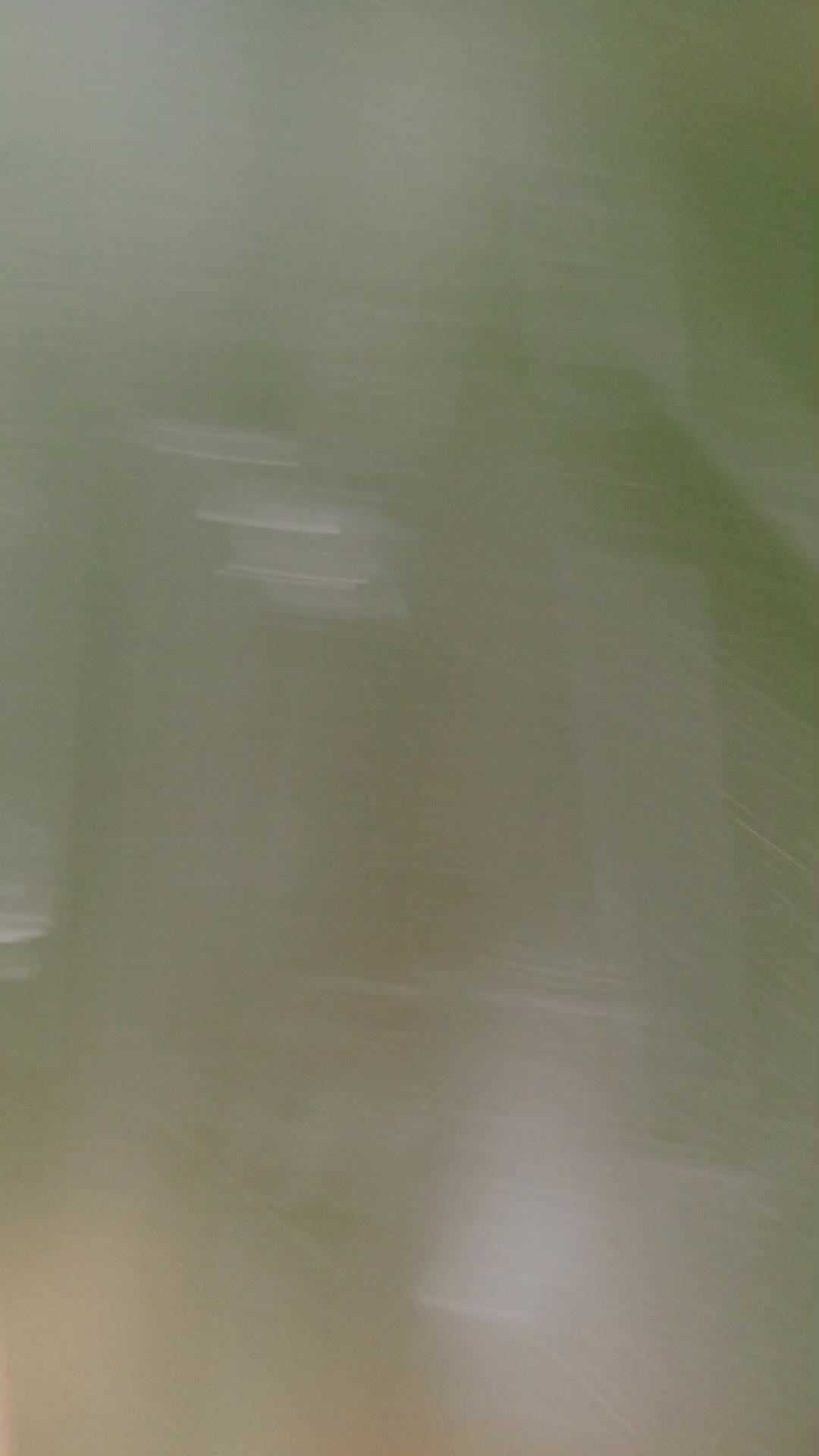 р
