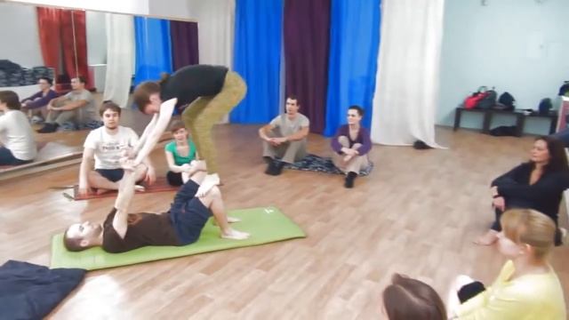 Андрей Недодин  -  АкроЙога базовая последовательность