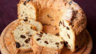 Кекс с орехами и изюмом