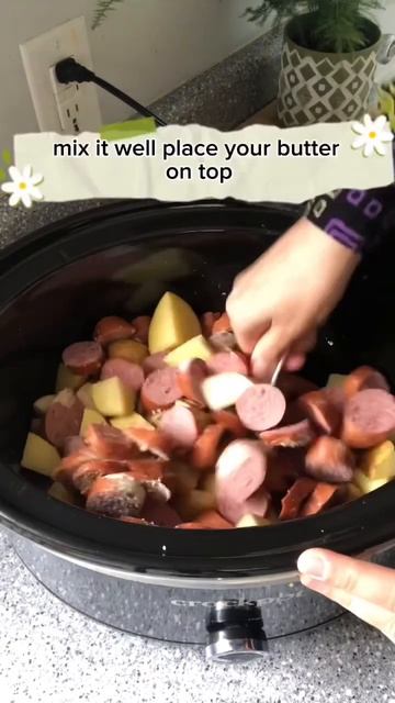 CROCKPOT SAUSAGE & POTATOES #homemaker #momlife #easyrecipe #crockpotrecipes #tasty #cooking #easy