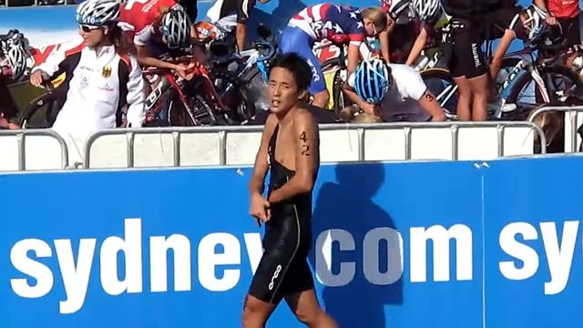 CityOfSydney.Tv Dextro Sydney Triathlon 11042010 #42 Across The Line