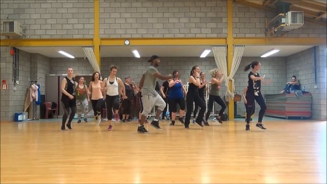 Zumba Mega Mix 64 -Que La Fiesta No Pare B.I.P