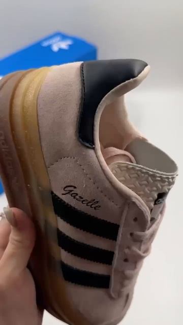 Кроссовки  Adidas Gazelle (розовые)