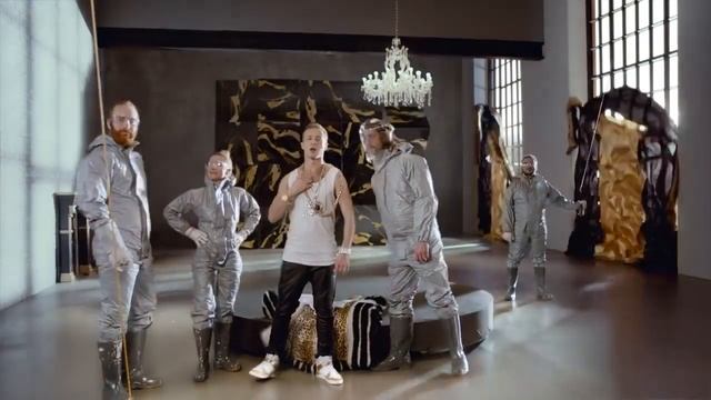Tele2 - без звёзд в рекламе - назад