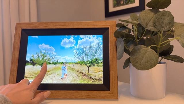 iHome 10" Smart Dual Wi-Fi Photo Frame with 32GB Memory