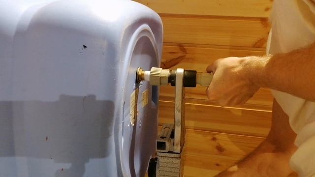 Монтаж системы нагрева и слива воды в санузле при низком дебете скважины