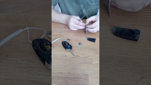 Audi Q7 2010 Key Battery change