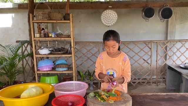 Smart girl Pich cook beautiful Sea snail for the first time - Sea snail recipe-Cooking with Sreypic