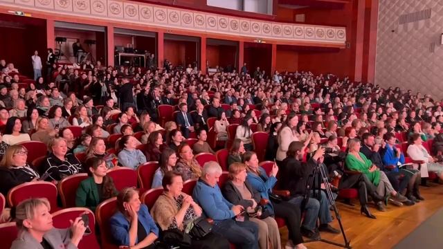 Премьер Дагестана обратился к женщинам республики в канун 8 марта