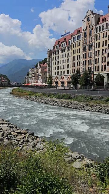 Роза Хутор и река Мзымта в Краснодарском крае