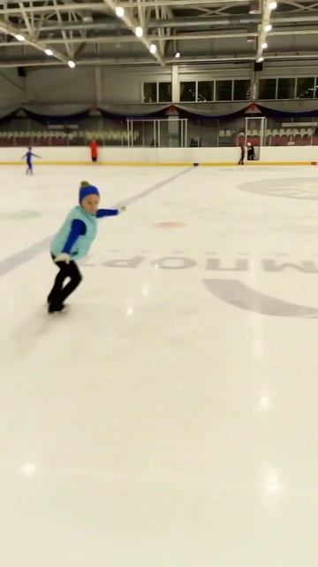 Юная фигуристка 6 лет Фролина Вика #figureskating #фигурноекатание #спорт #sports #рязанскаяснежинк