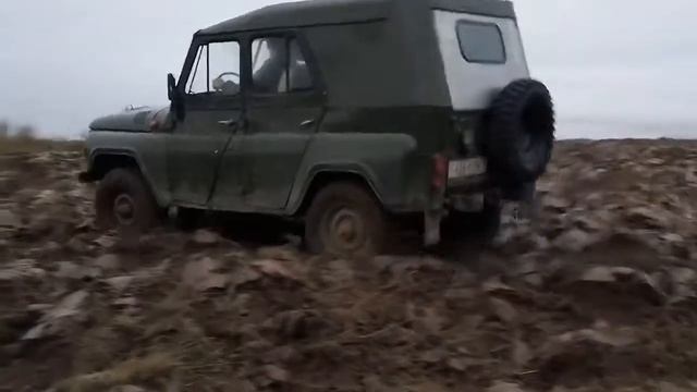 Уаз 469 на лысой резине
