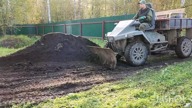ровняю землю на самодельном квадроцикле