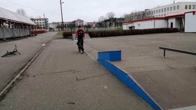 10 летний шредер раздал в скейт парке