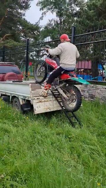 Смело🔥 сможешь так? я пока нет🥺 #dirtbike #эндуро #мотоблог #мотоцикл #эндуропокатушки