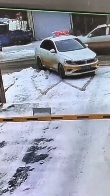 Сердечки на снегу автомобилем. Легко !