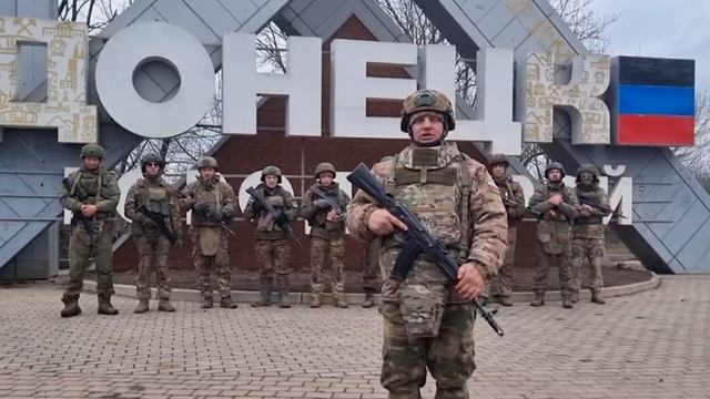 Наши герои поздравляют наших женщин🌷