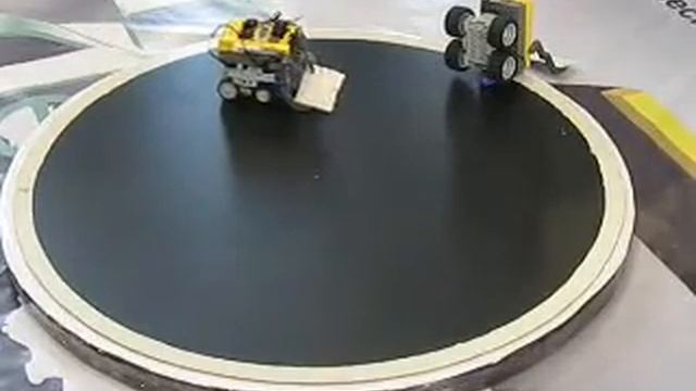 Mini-sumo: Snake против Хитрюги