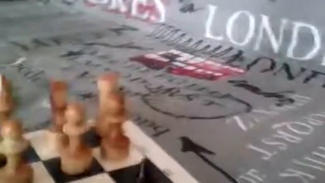 Играю с моими друзьями в шахматы