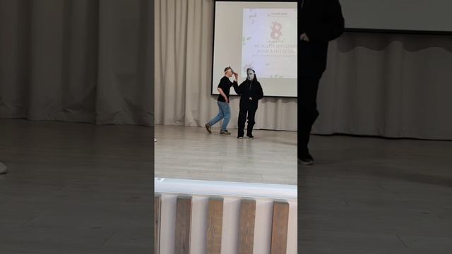студенты отжигают