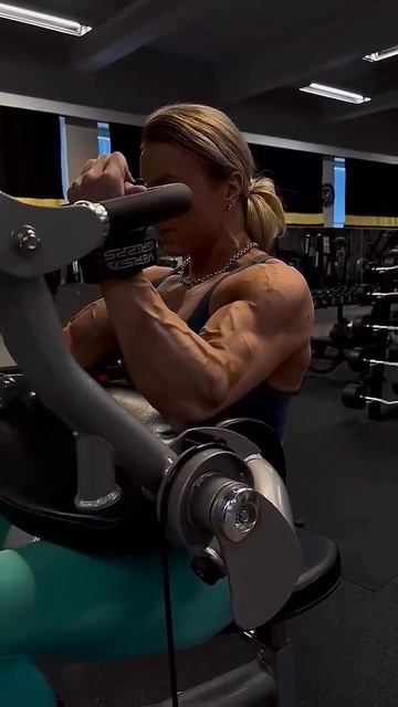 female bodybuilder physique Olympia #short #youtubeshorts #shortvideo #trending