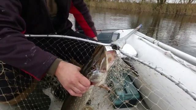 Ловим щуку на самодельный воблер.