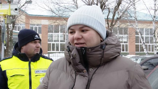Зәй урамнарында юл инспекторлары чәчәкләр тапшырды
