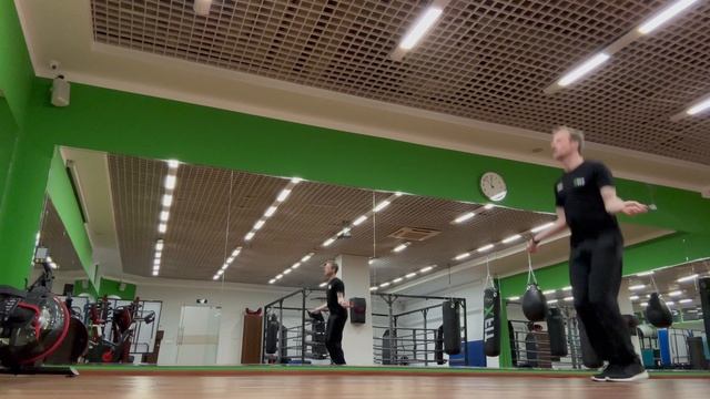 Прыжки с двойным оборотом скакалки / Double-unders (DU)