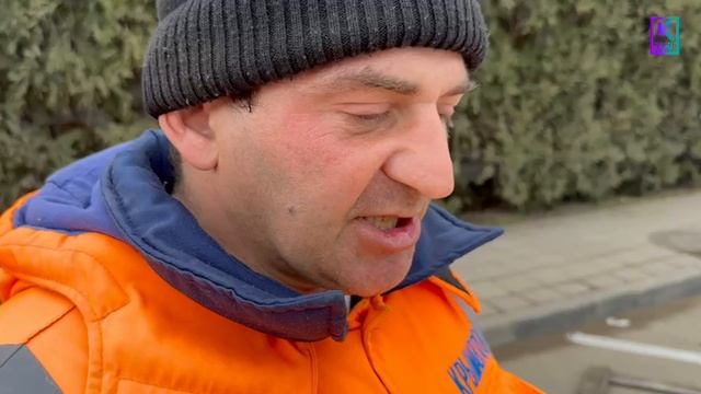 В Керчи наносят разметку и ремонтируют остановочные павильоны