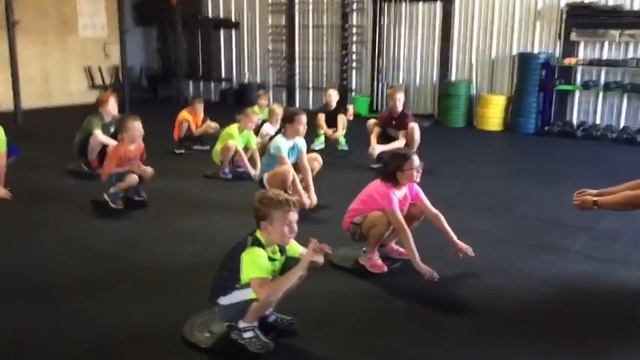 Crossfit kids - Bring Sally Up